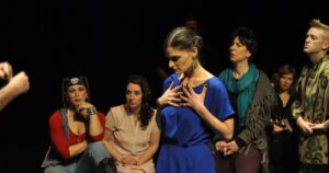 Do Drama à Catarse: Explorando as Emoções Provocadas pelo Teatro